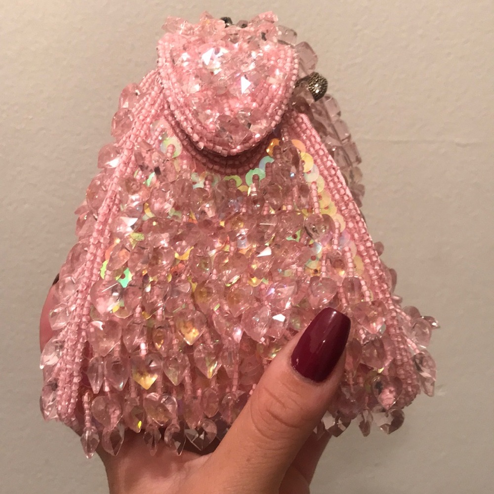 SUPER CUTE ✨ pink heart babydoll chic triangle bag